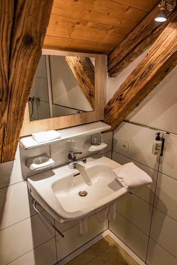 Koncept Hotel Loeie Мюнзинген Экстерьер фото